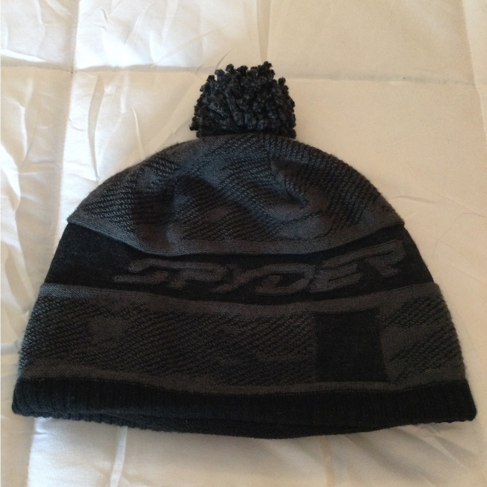 Men’s black Spyder knit hat